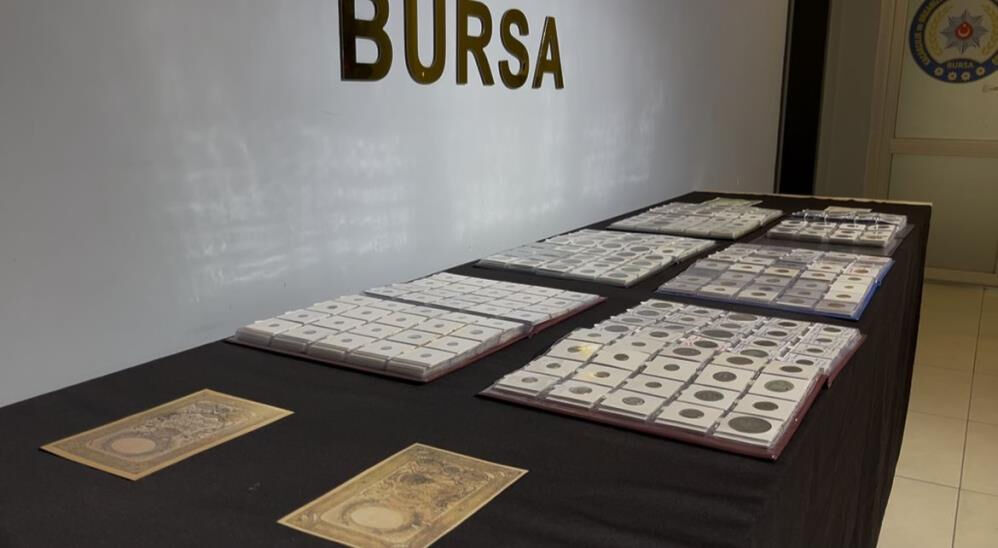 887'si gümüş, 122'si altın! Hepsi iş adamının adresinden çıktı - 1. Resim