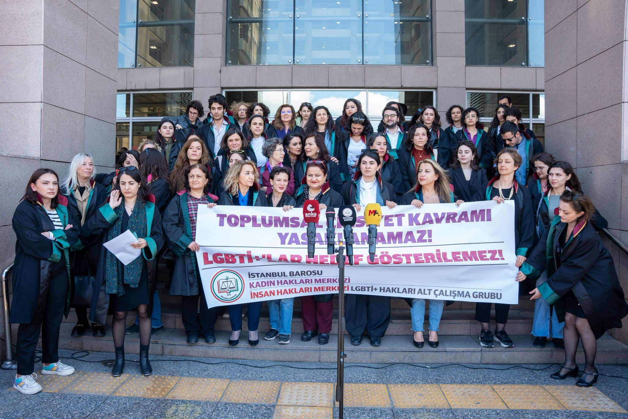 Aile Yılı İstanbul 1 No'lu Barosu'nun hedefinde! LGBT çağrısına Hukukçular Derneği'nden sert tepki - 1. Resim