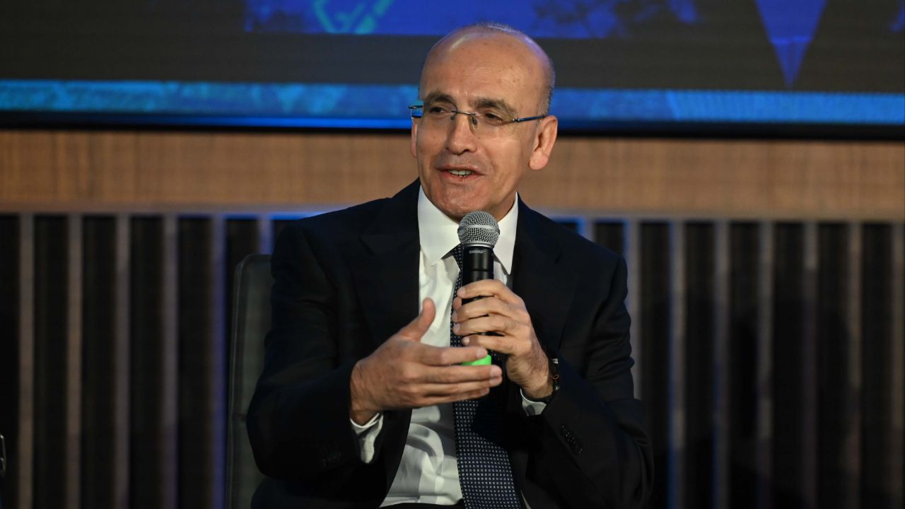Bakan Şimşek Londra'da yatırımcılara seslendi: Türkiye'nin geleceği parlak Bakan Şimşek Londra'da yatırımcılara seslendi: Türkiye'nin geleceği parlak