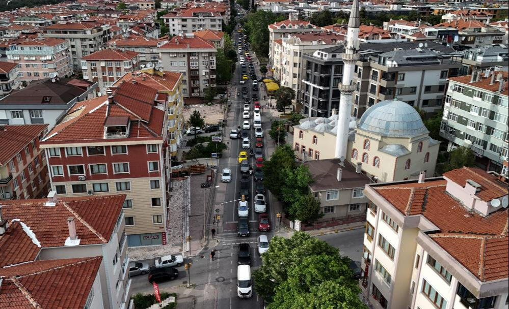 Bakırköy'de trafik çilesi! İSKİ yolu kapattı, vatandaşlar tepki gösterdi - 1. Resim