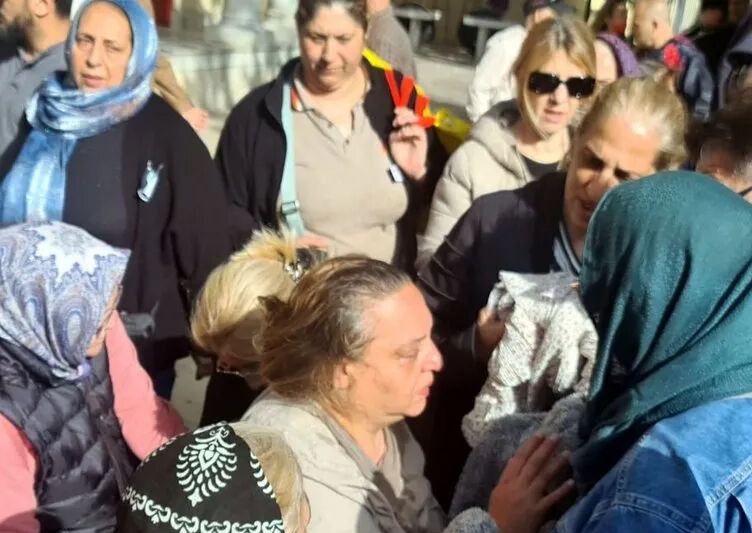 Balık Ayhan’ın cenazesinde eşi ve kızının feryadı yürek yaktı: O sözü herkesi ağlattı - 3. Resim