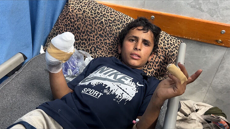 Bir lokma bulmak için çıktı, İsrail'in patlamamış oyuncağıyla faciayı yaşadı! ''Ölüp kurtulmak istiyorum'' - 1. Resim