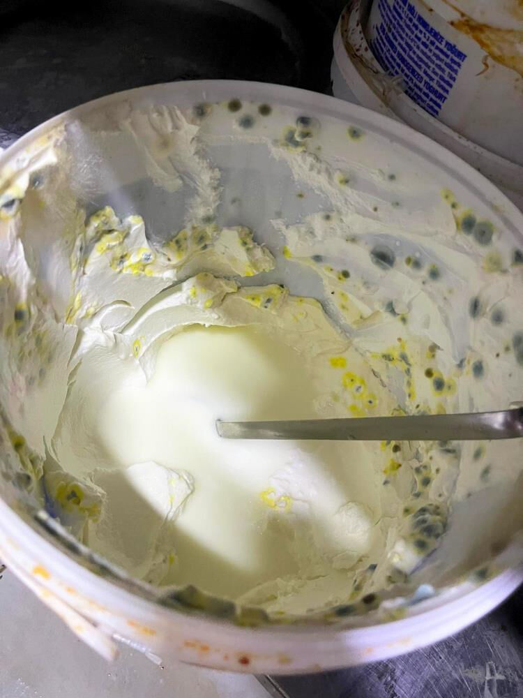 Bozulmuş meze, et ve et ürünleri... Hepsini vatandaşa yedireceklerdi! Ekipler restorana acımadı - 1. Resim