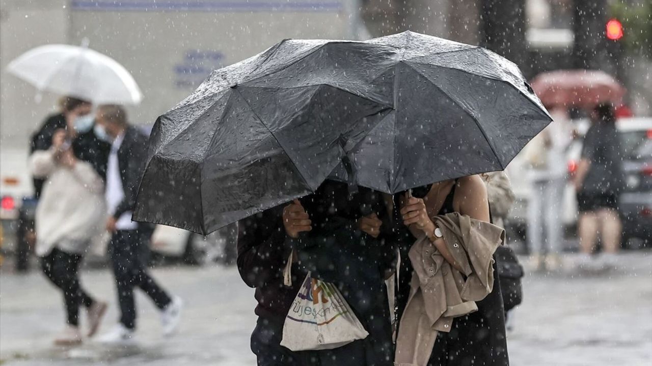 Bugün yağmur var mı? Ankara, İstanbul, Antalya hava durumu Bugün yağmur var mı? Ankara, İstanbul, Antalya hava durumu
