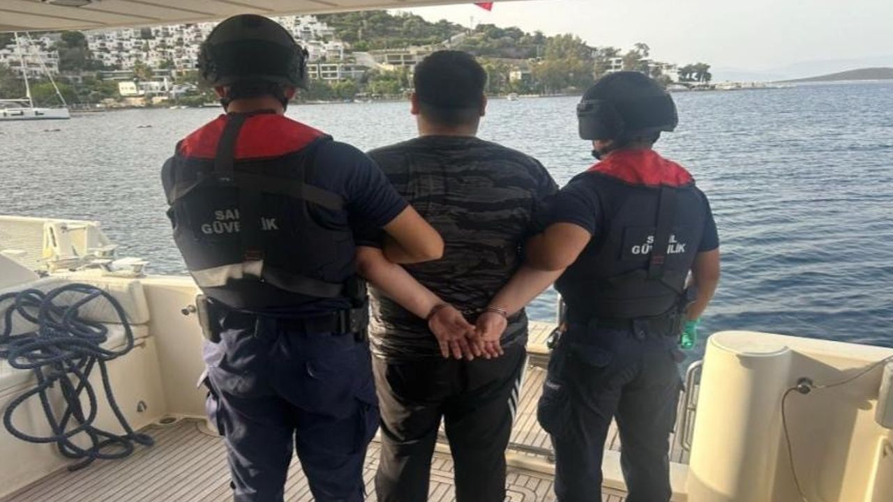 Cinayetten aranıyordu! Lüks yatla kaçmaya çalışırken yakalandı Cinayetten aranıyordu! Lüks yatla kaçmaya çalışırken yakalandı