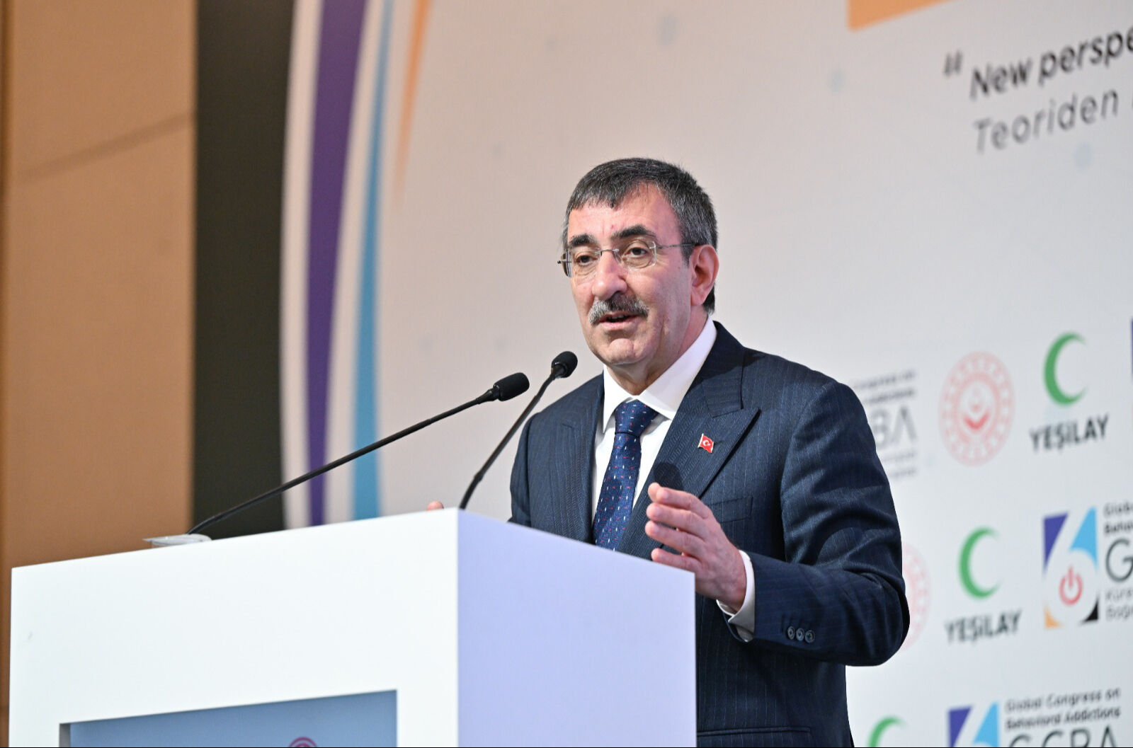 Cumhurbaşkanı yardımcısı Cevdet Yılmaz tehlikeye dikkat çekti: “Sanal kumar ocak söndürüyor” Cumhurbaşkanı yardımcısı Cevdet Yılmaz tehlikeye dikkat çekti: “Sanal kumar ocak söndürüyor” - 1. Resim