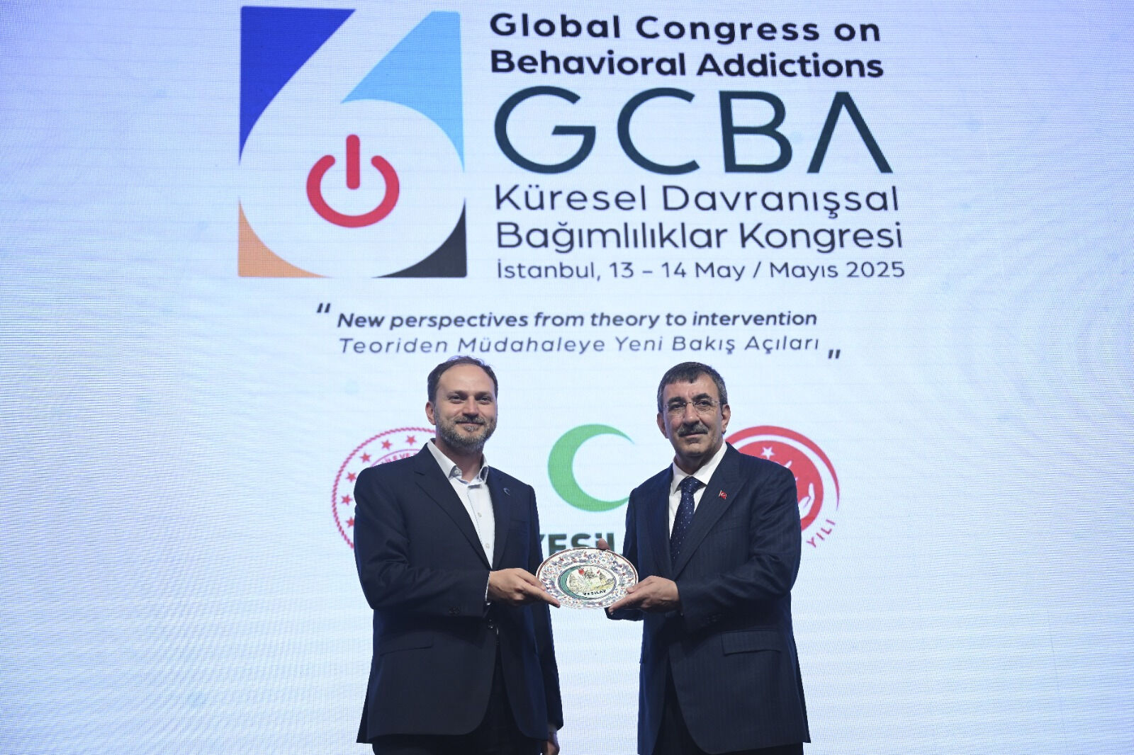 Cumhurbaşkanı yardımcısı Cevdet Yılmaz tehlikeye dikkat çekti: “Sanal kumar ocak söndürüyor” Cumhurbaşkanı yardımcısı Cevdet Yılmaz tehlikeye dikkat çekti: “Sanal kumar ocak söndürüyor” - 2. Resim