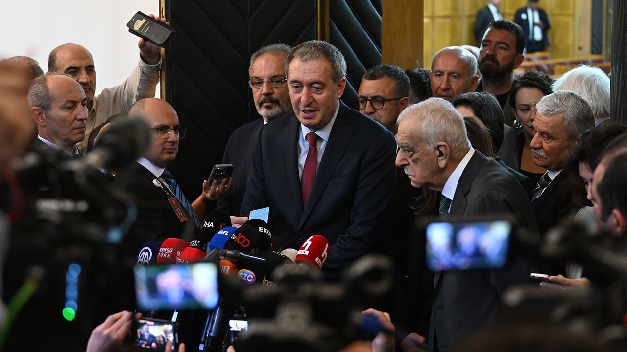 DEM Parti sahaya iniyor! İl il gezecekler... Verilecek mesaj belli oldu DEM Parti sahaya iniyor! İl il gezecekler... Verilecek mesaj belli oldu