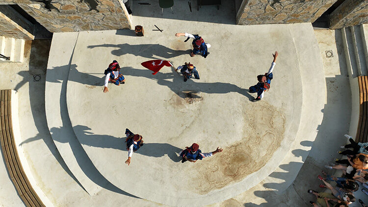 Gençlere ücretsiz tatil müjdesi! 2025 yaz gençlik kampları başvuruları başladı - 3. Resim