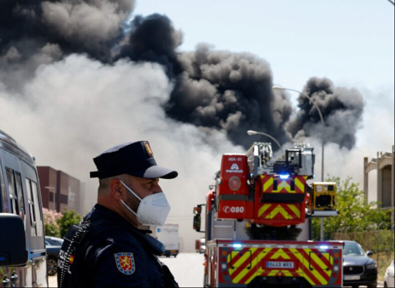 Kimyasal üretim fabrikasında facia! Evden çıkmayın uyarısı yapıldı - 1. Resim