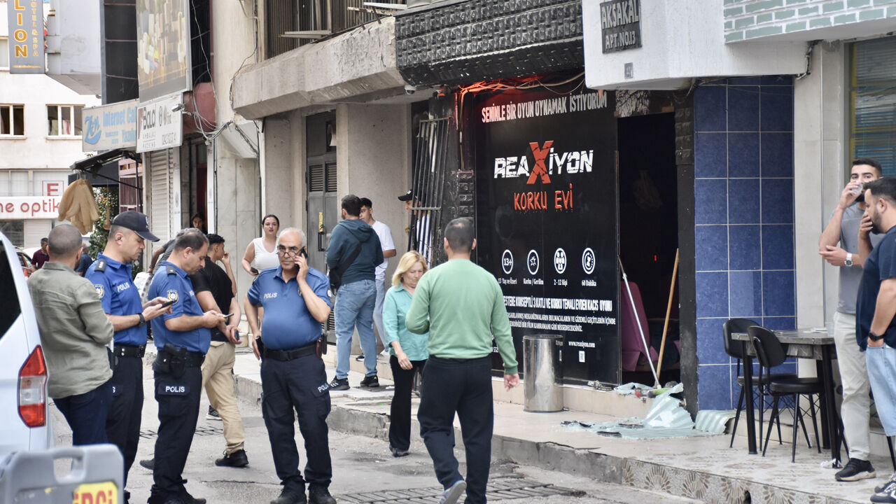 Korku evinde dehşeti yaşadılar! 3 kişi hastanelik oldu - 1. Resim