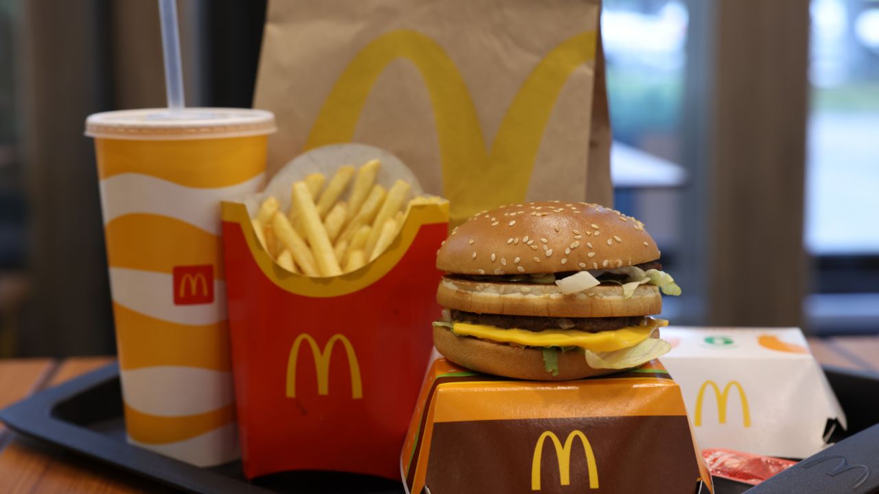 McDonald's işçi alımı ne zaman? Ünlü fast food şirketi 2 bin işçi alımı yapacak! McDonald's işçi alımı ne zaman? Ünlü fast food şirketi 2 bin işçi alımı yapacak!