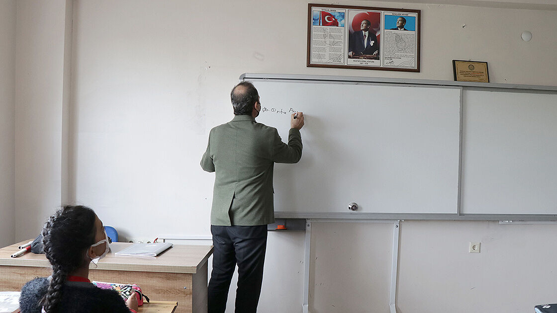 Sözleşmeli öğretmen mülakat yerleri belli oldu mu? MEB 15 bin sözleşmeli öğretmen ataması sözlü sınav giriş yerleri - 1. Resim