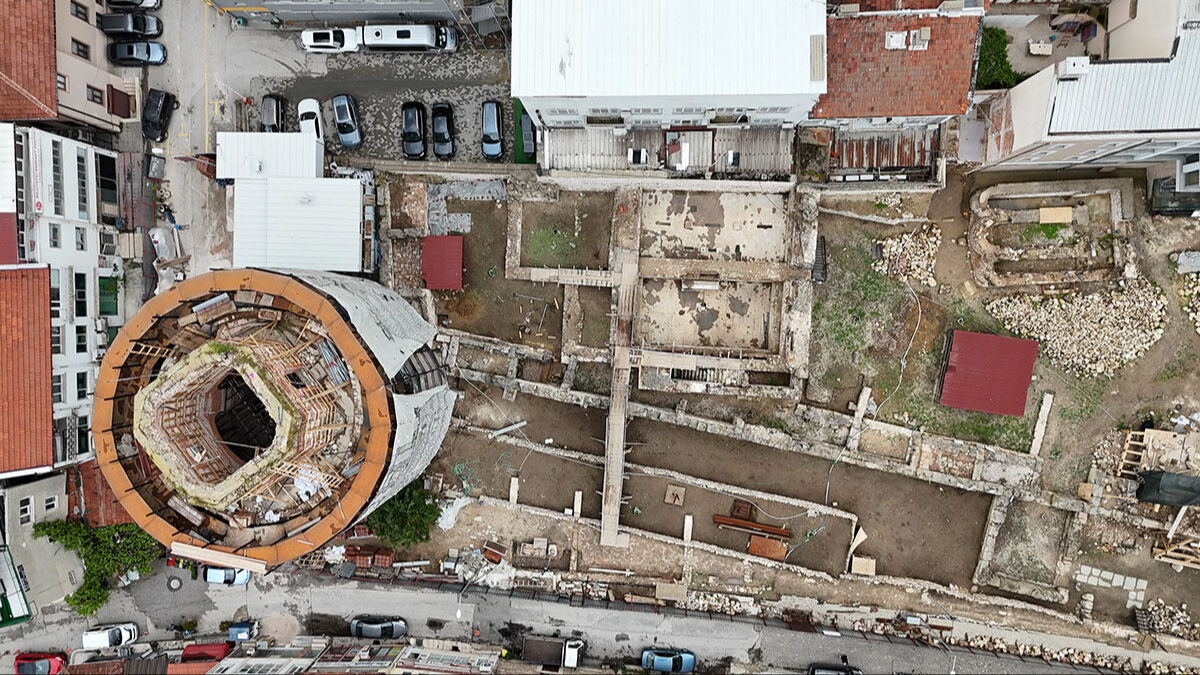 Tepki çeken görüntüler! Yüzlerce yıllık esere beton döküldü, tarihi doku bozuldu - 6. Resim