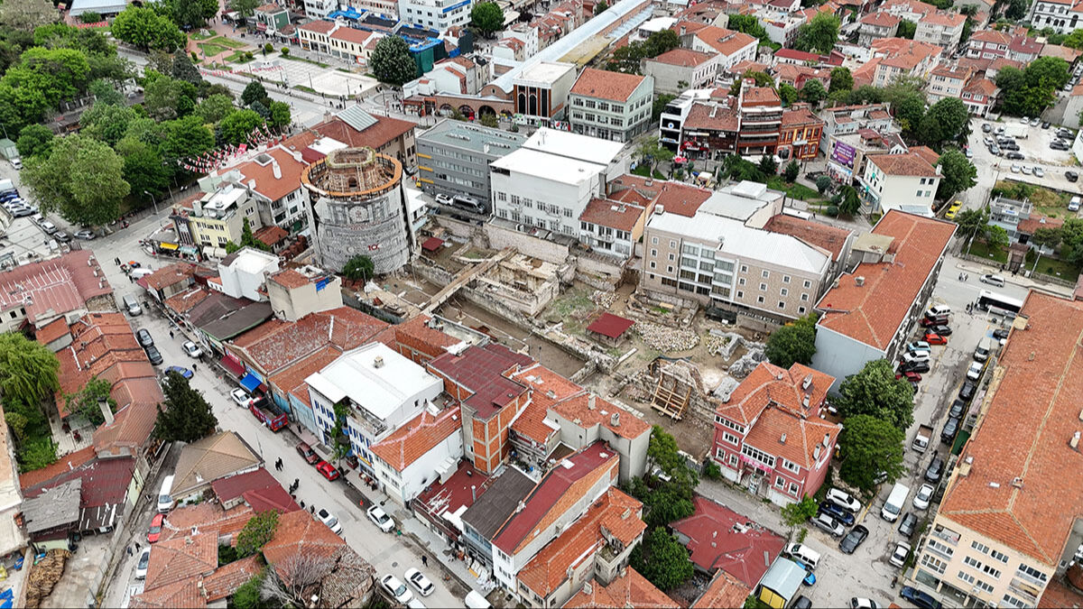 Tepki çeken görüntüler! Yüzlerce yıllık esere beton döküldü, tarihi doku bozuldu - 7. Resim