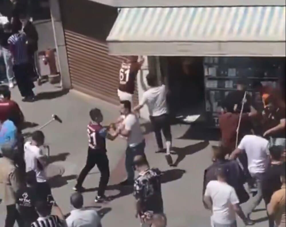 Türkiye Kupası finali öncesi ortalık karıştı! Galatasaray ve Trabzonspor taraftarı birbirine girdi - 1. Resim