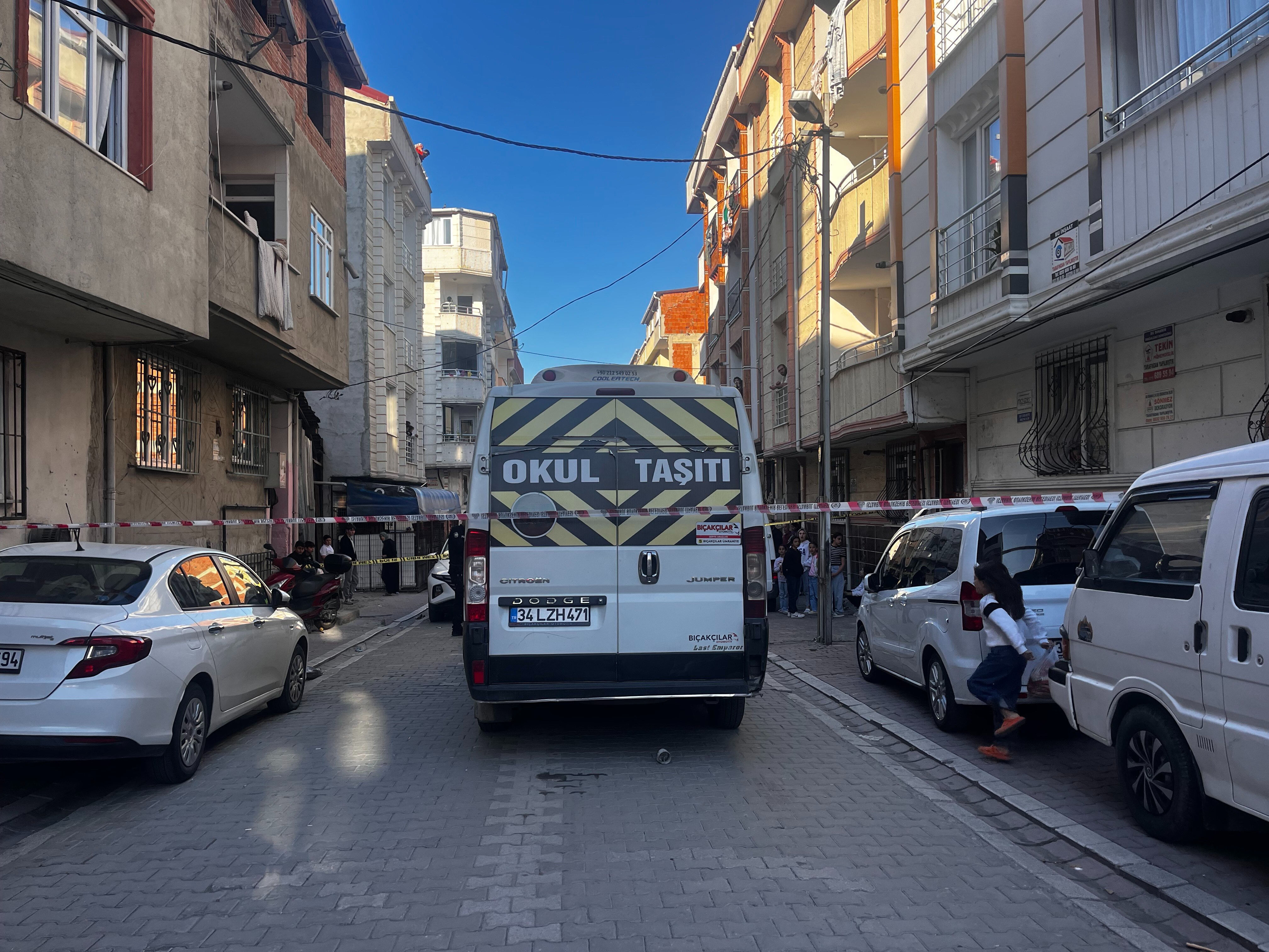 Yer Esenyurt: Servis aracının çarptığı oyun oynayan çocuk ağır yaralandı - 1. Resim