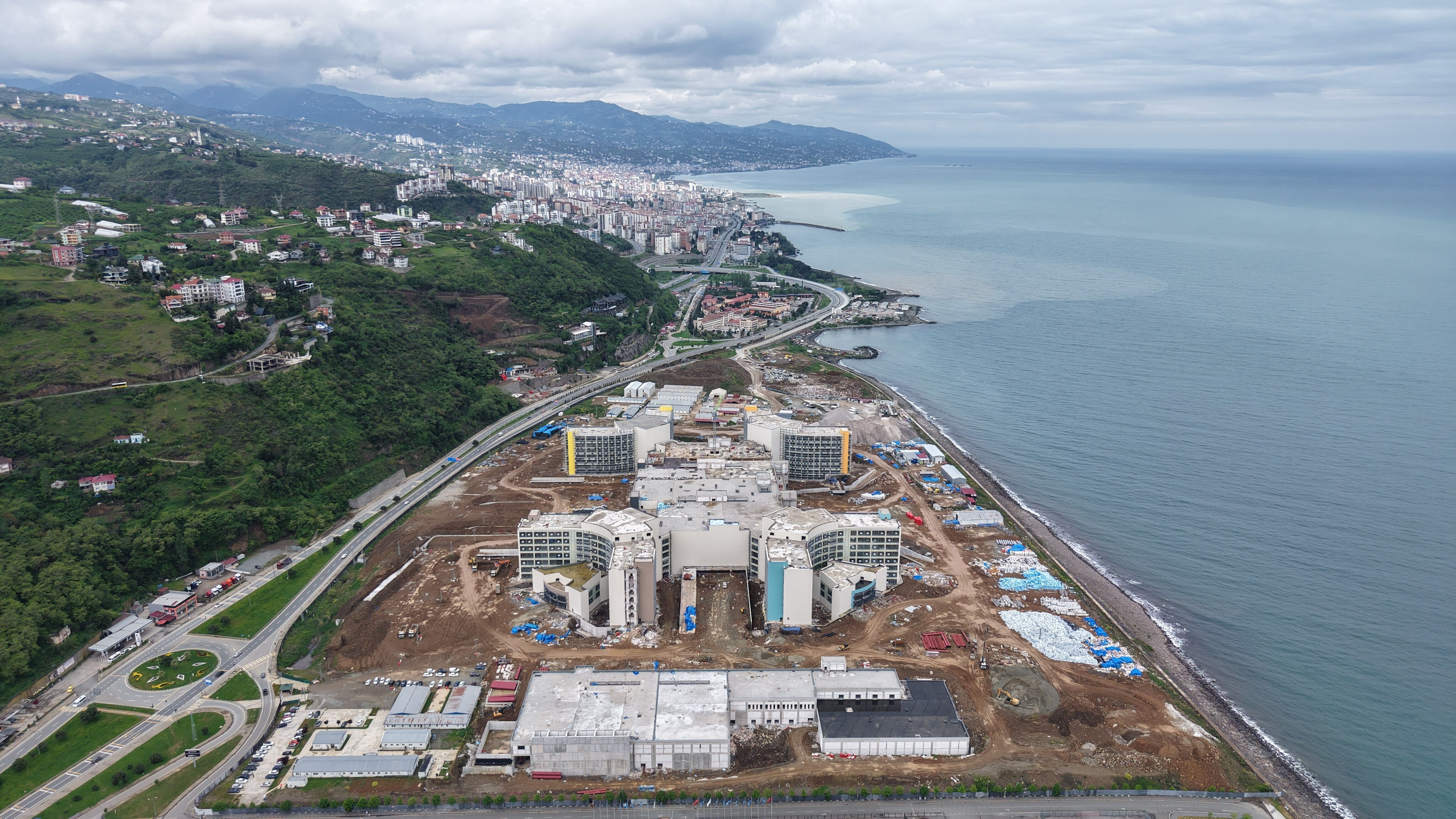 5 bin kazıkla zemini güçlendirildi! Denizin üzerine yapılıyor, yüzde 75'i tamamlandı - 1. Resim