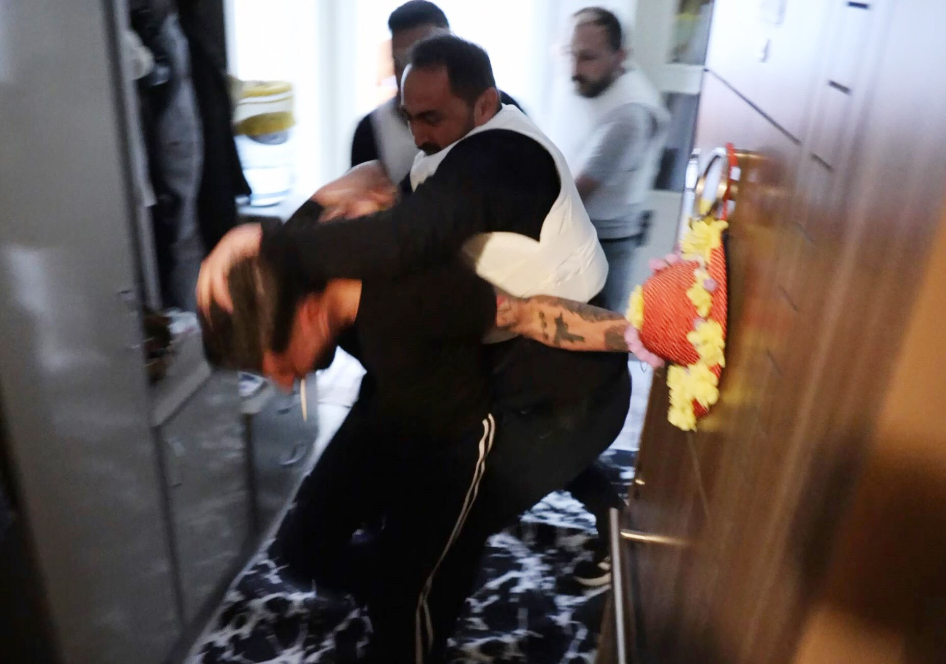 Bunalıma giren genç oyuncak silahıyla mahalleyi ayağa kaldırdı: Hepinizi Allah'a şikayet edeceğim - 7. Resim