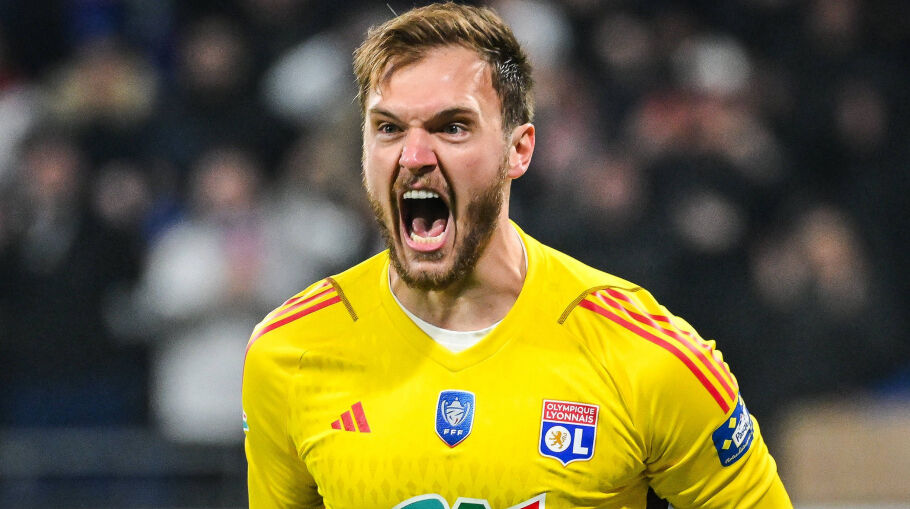 Fenerbahçe'de Livakovic ile yollar ayrılıyor! Yerine gelecek isim belli oldu - 1. Resim