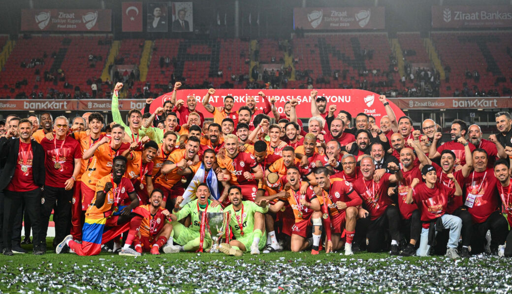 Autocollant Galatasaray 5 étoiles – Dimensions 14 X 8 Cm, Jaune, Support Türkiye Champion