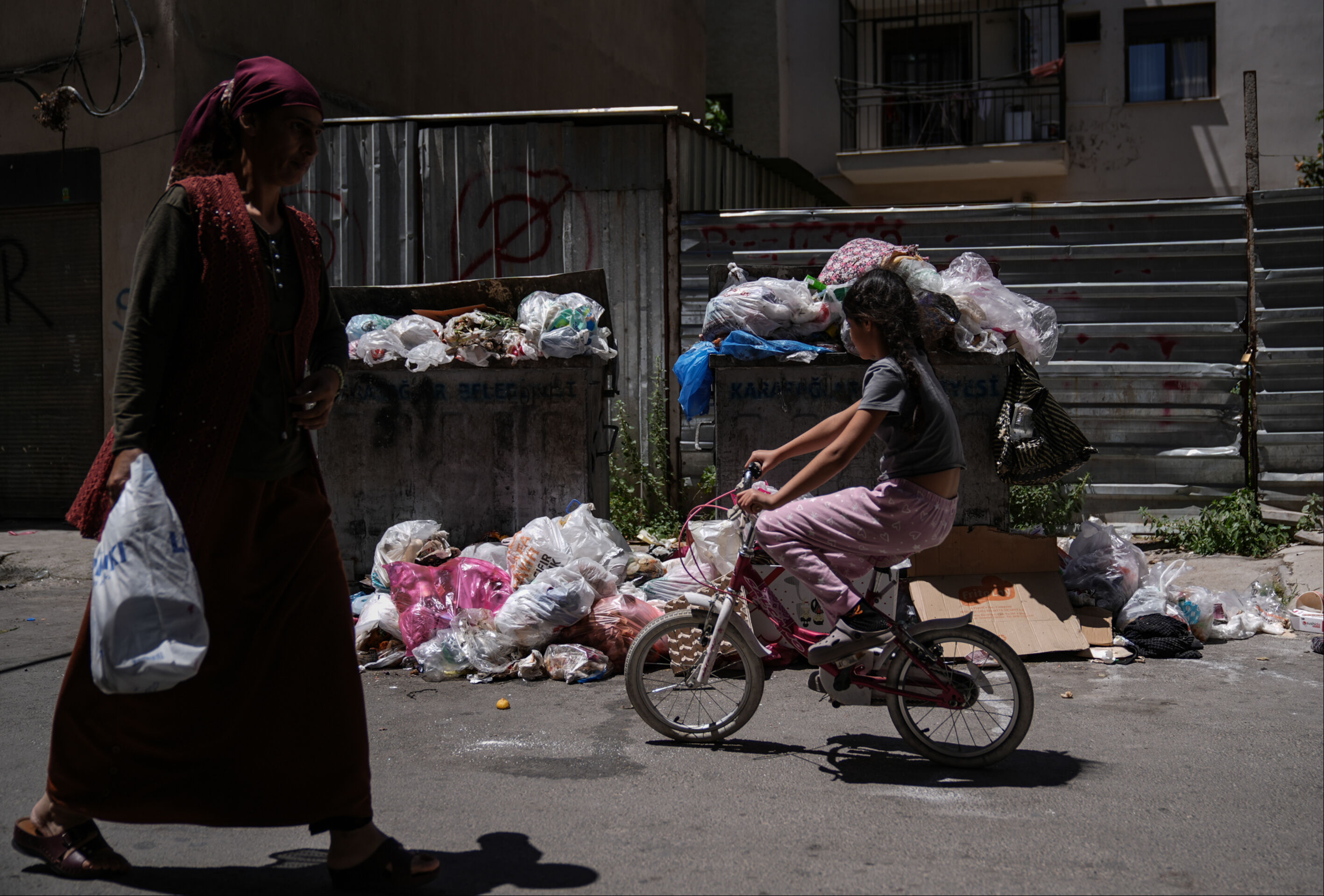 İşçiler grev yaptı, İzmir sokakları çöp doldu - 2. Resim