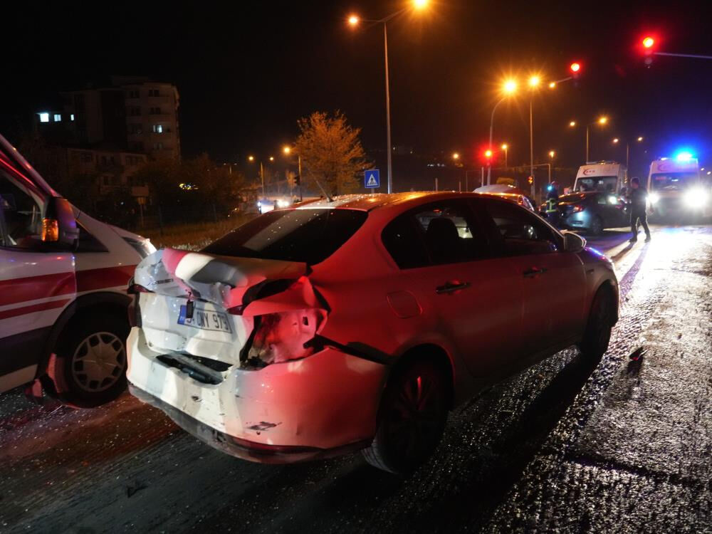 Kastamonu'da zincirleme kaza! 9 kişi hastanelik oldu - 3. Resim