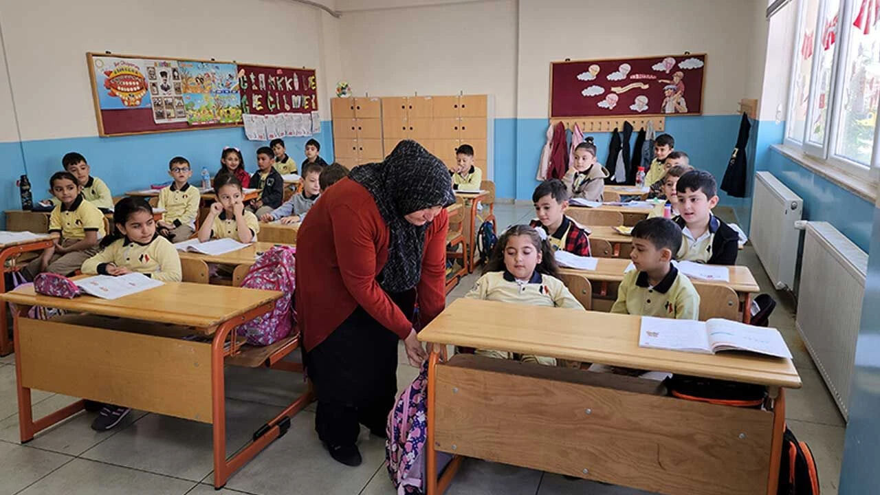 Okullar 12 gün tatil mi olacak, okullar erken mi kapanacak? 2025 MEB Tatil Takvimi - 1. Resim