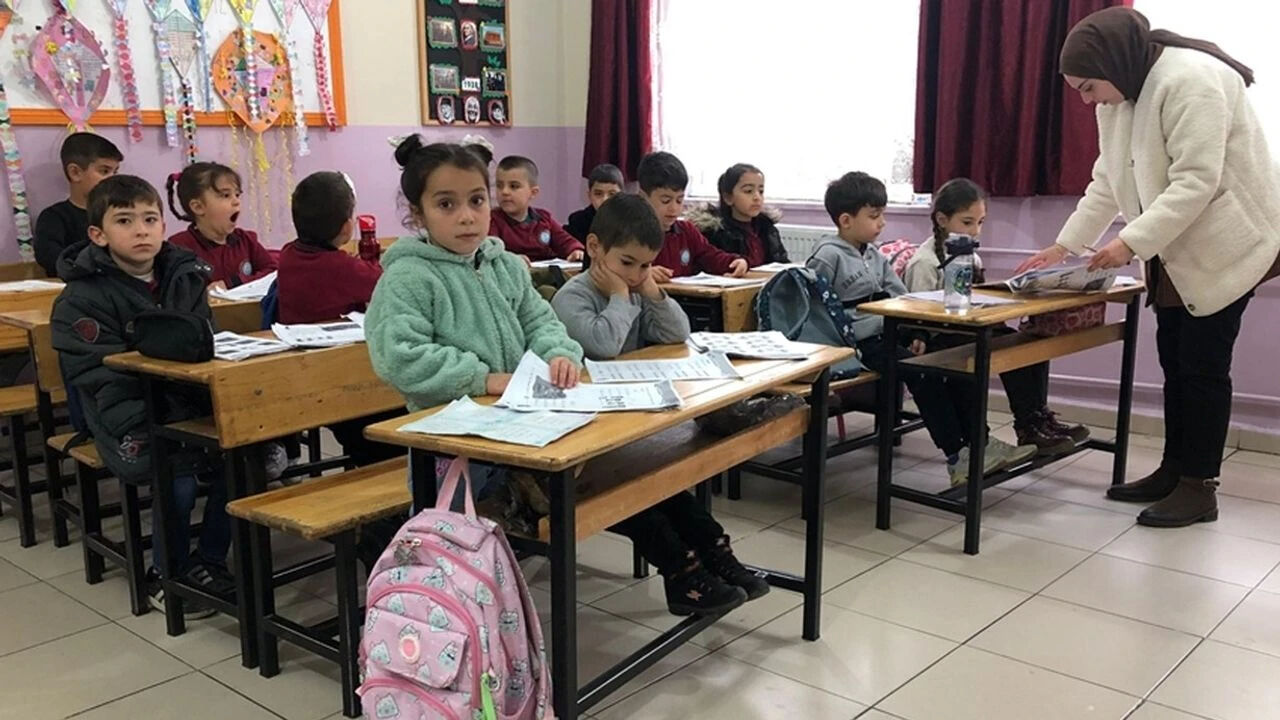 Okullar 12 gün tatil mi olacak, okullar erken mi kapanacak? 2025 MEB Tatil Takvimi - 3. Resim