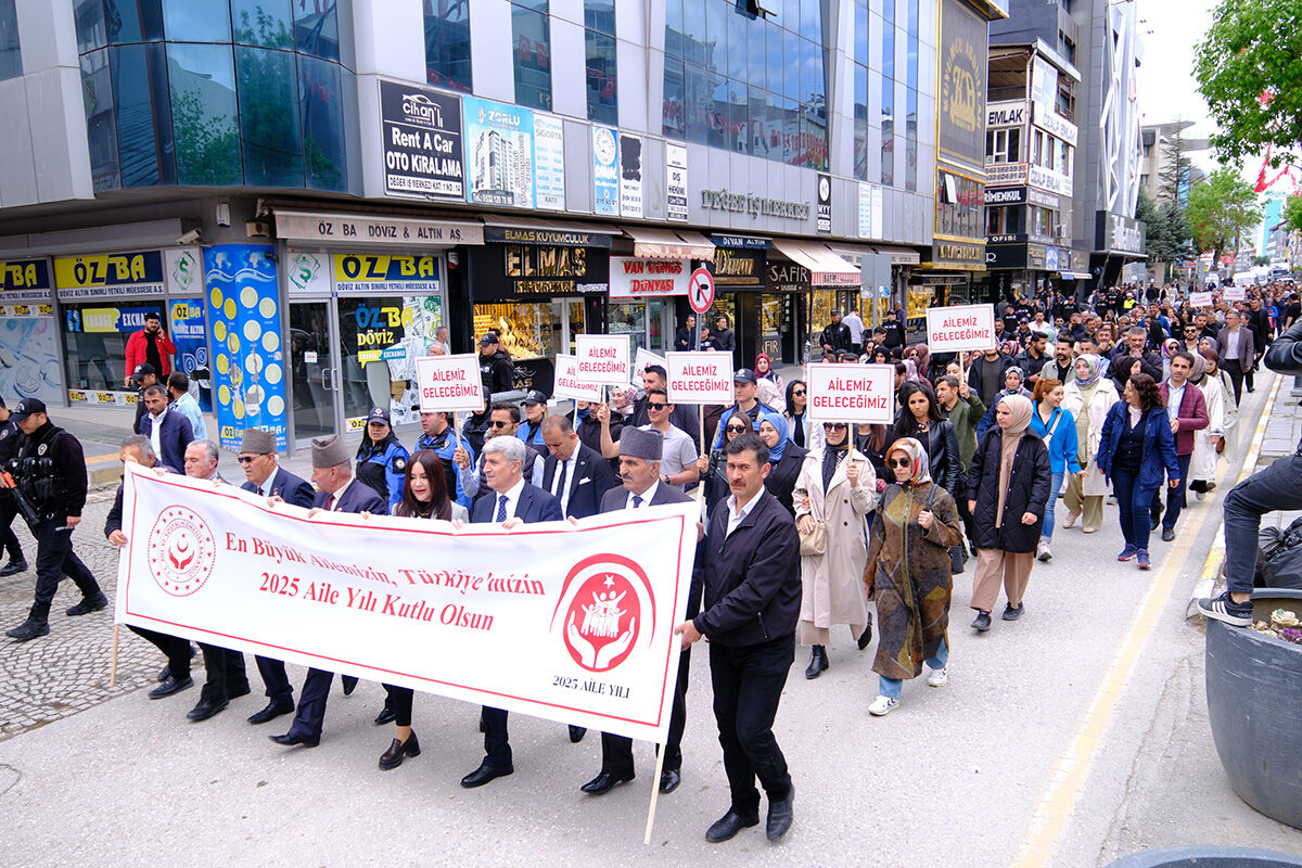 Türkiye aile için yürüdü! Nikahlar kıyıldı, çocuklar eğlendi... Aile Haftası böyle başladı - 9. Resim