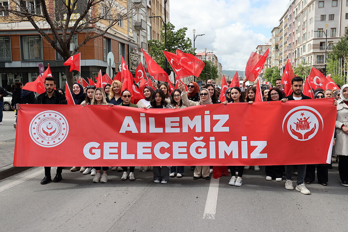 Türkiye aile için yürüdü! Nikahlar kıyıldı, çocuklar eğlendi... Aile Haftası böyle başladı - 12. Resim