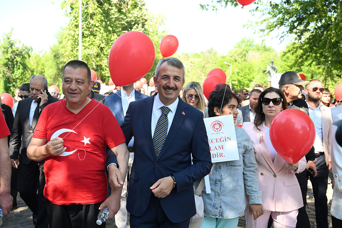 Türkiye aile için yürüdü! Nikahlar kıyıldı, çocuklar eğlendi... Aile Haftası böyle başladı - 14. Resim