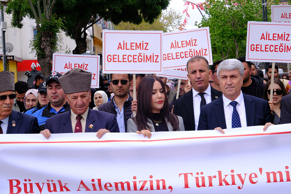 Türkiye aile için yürüdü! Nikahlar kıyıldı, çocuklar eğlendi... Aile Haftası böyle başladı - 8. Resim