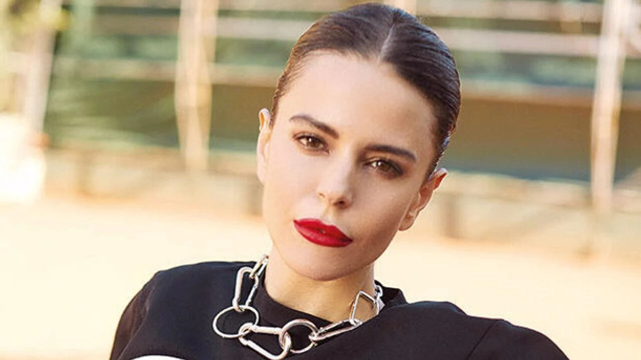 Ünlü şarkıcı Simge Sağın'ın acı günü! Aldığı haberle yıkıldı - 2. Resim