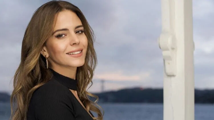 Ünlü şarkıcı Simge Sağın'ın acı günü! Aldığı haberle yıkıldı - 1. Resim