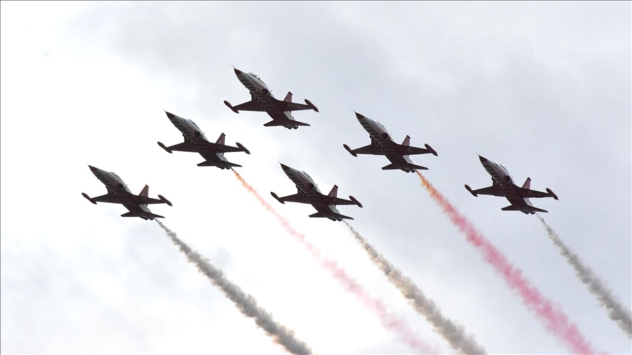 19 Mayıs SOLOTÜRK ve Türk Yıldızları gösterisi saat kaçta, nerede? 19 Mayıs 2025 gösteri programı 19 Mayıs SOLOTÜRK ve Türk Yıldızları gösterisi saat kaçta, nerede? 19 Mayıs 2025 gösteri programı