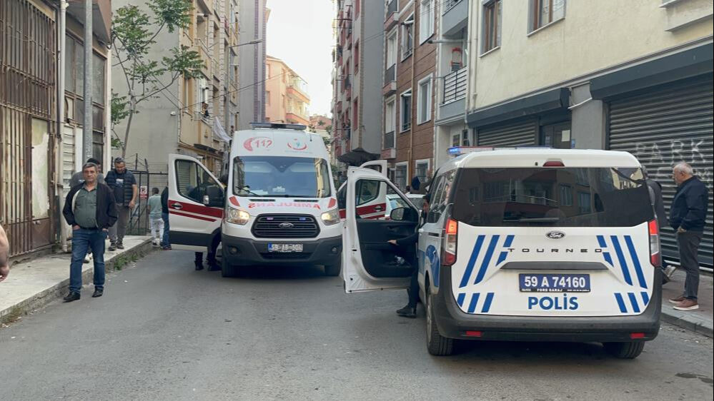 2 yaşındaki çocuk tırmandığı demir korkuluklardan aşağıya düştü! - 1. Resim