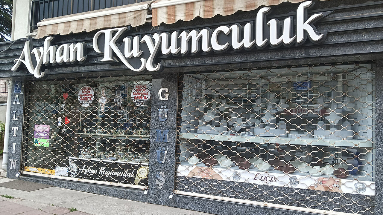 Ankara’da müşterilerini 100 milyon lira dolandıran kuyumcunun kaçtığı iddiası - 1. Resim