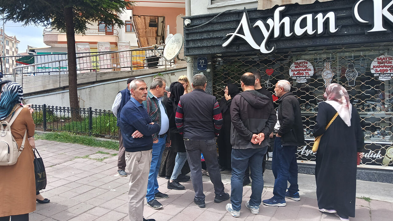 Ankara’da müşterilerini 100 milyon lira dolandıran kuyumcunun kaçtığı iddiası - 2. Resim