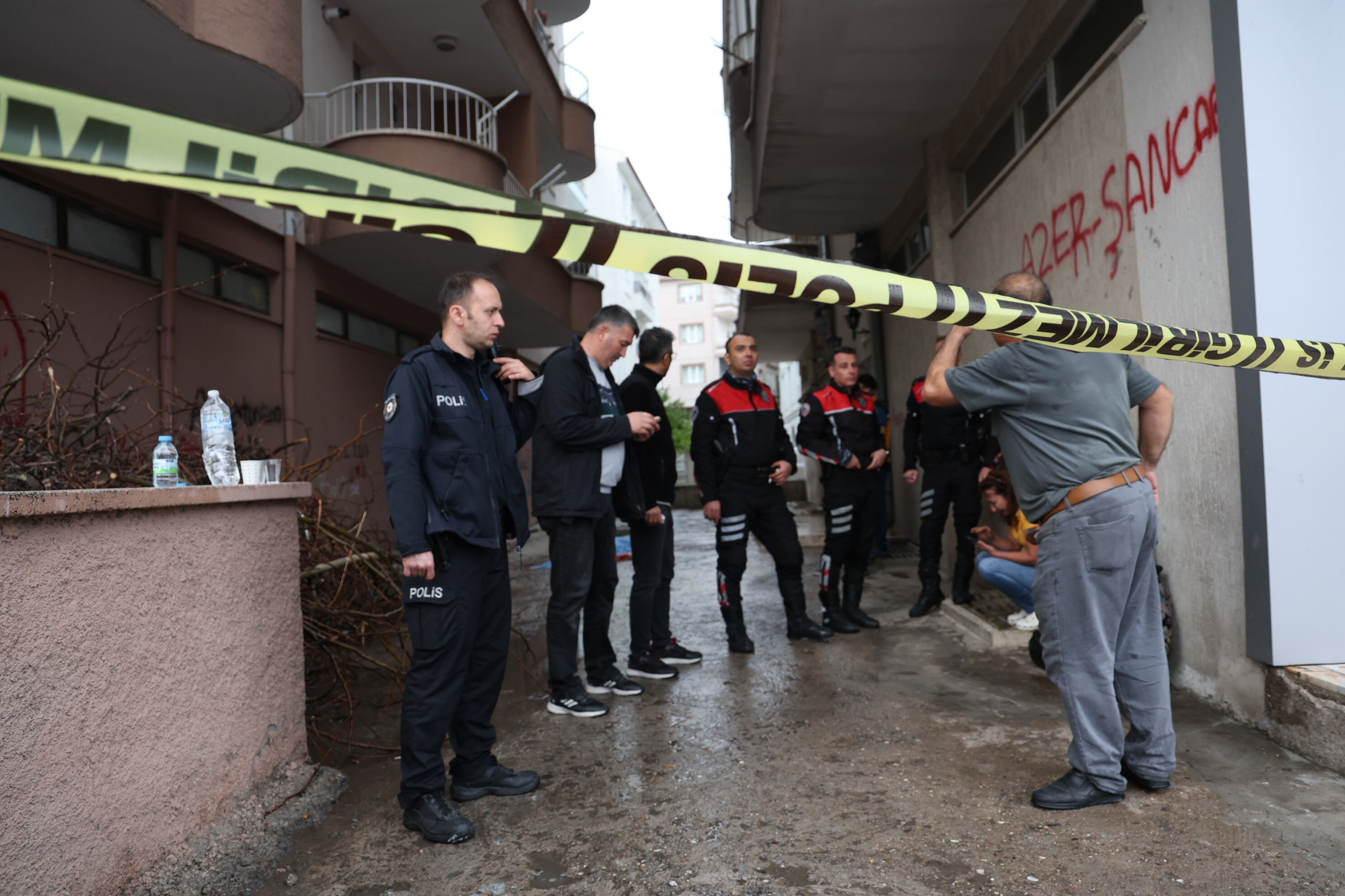 Balkondan düşüp öldüğü söylenmişti! Kocasından kaçmak için atladığı ortaya çıktı - 3. Resim