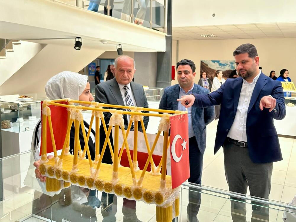 Depremin öğrencileri makarnayla yarıştı! İnşaat yarışmasından renkli görüntüler - 4. Resim