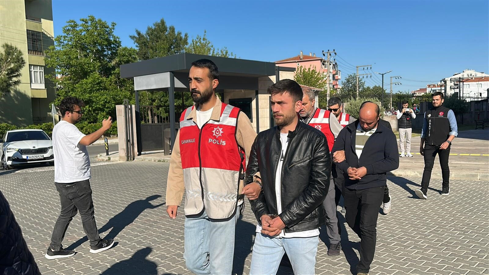 Emekli öğretmeni 25 milyon TL dolandırdılar! 7 vurguncu tutuklandı - 3. Resim