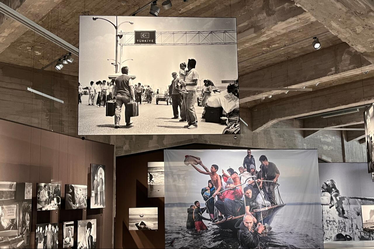 Feniz G&ouml;&ccedil; M&uuml;zesi'nde T&uuml;rkiye dahil binlerce hikaye! Umut ve hasret aynı &ccedil;atıda buluştu - 1. Resim