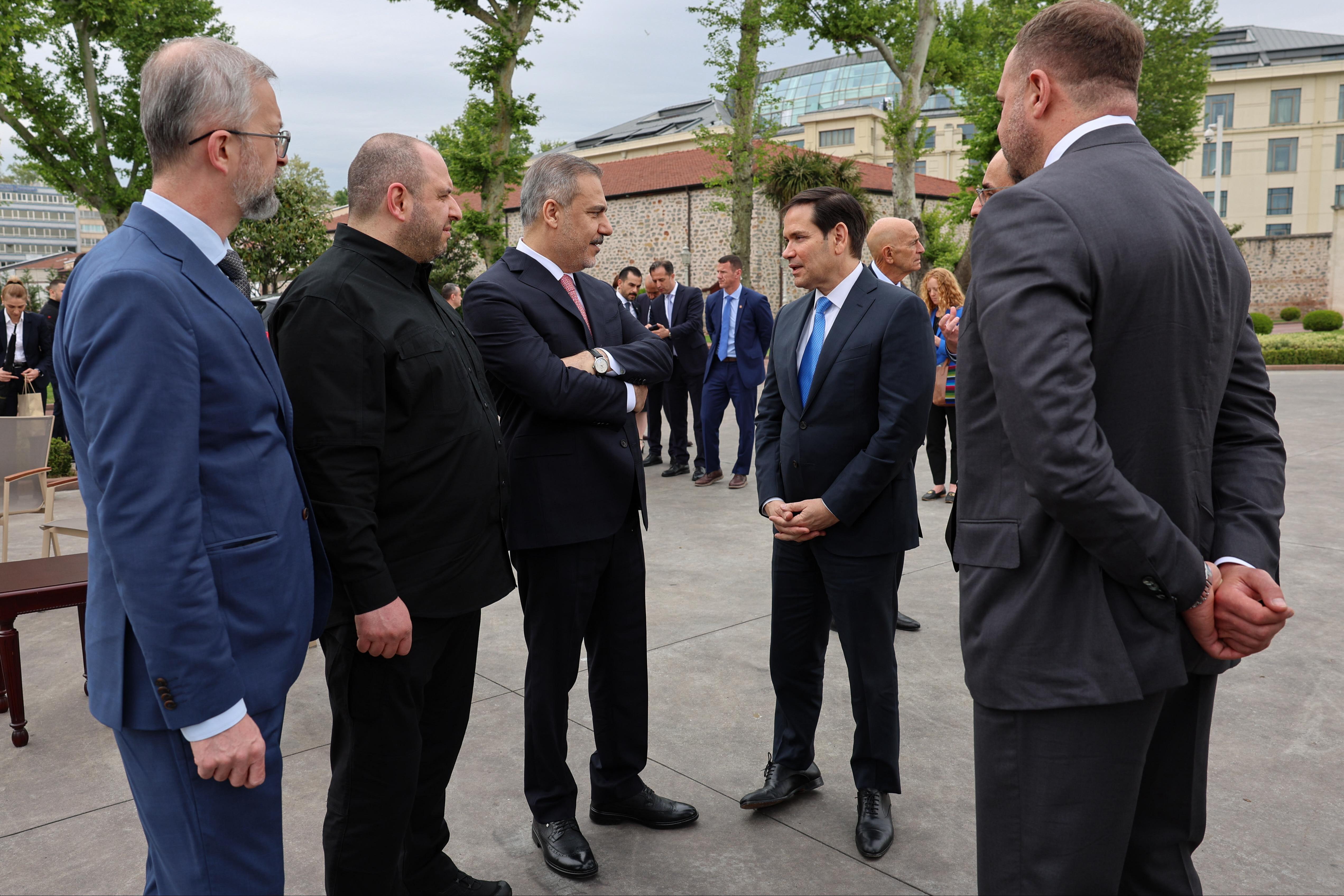 İstanbul'da kritik zirve! Rusya ve Ukrayna'dan peş peşe açıklamalar