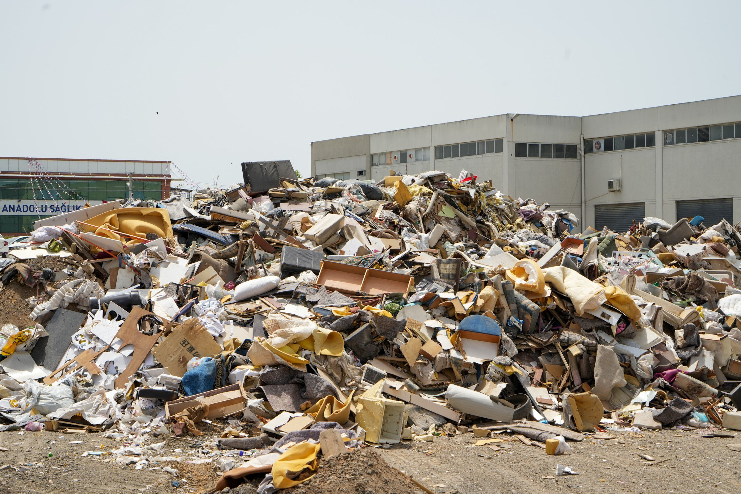 İzmir'de çöpler dağ oldu, meclis üyesi CHP'li belediyeyi istifaya çağırdı - 3. Resim