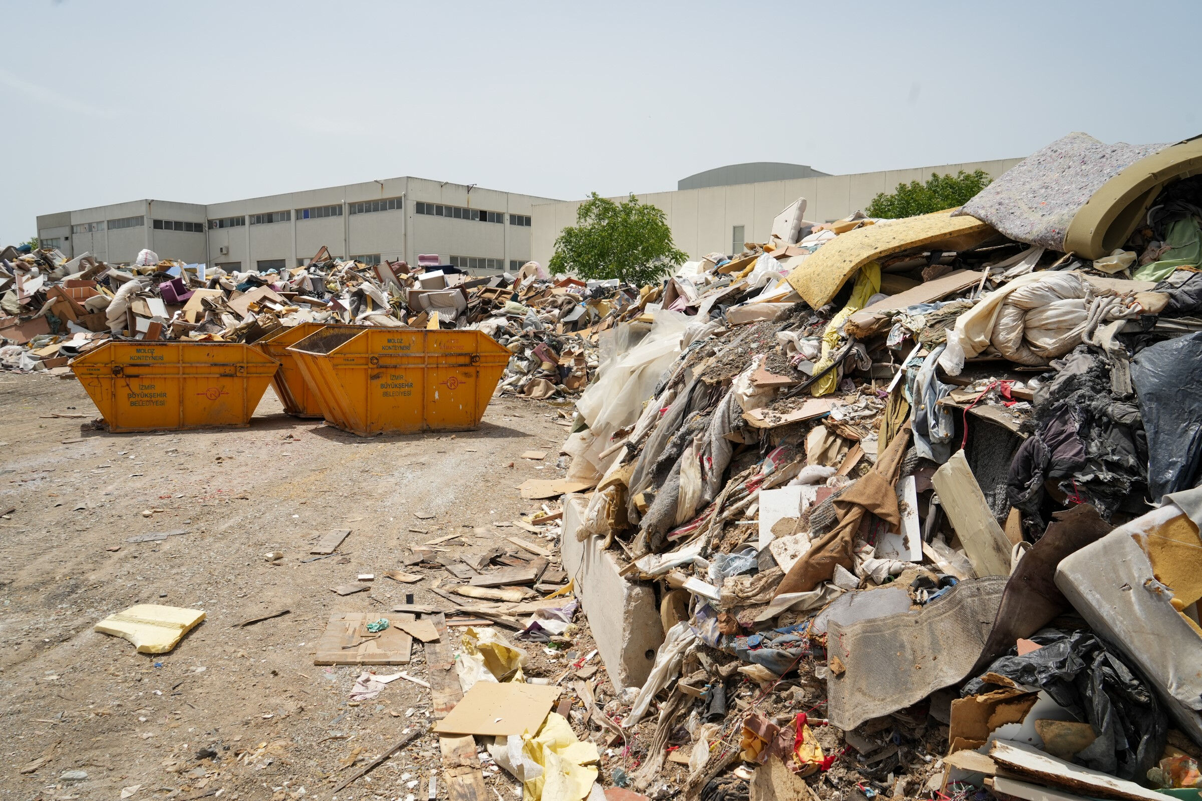 İzmir'de çöpler dağ oldu, meclis üyesi CHP'li belediyeyi istifaya çağırdı - 2. Resim