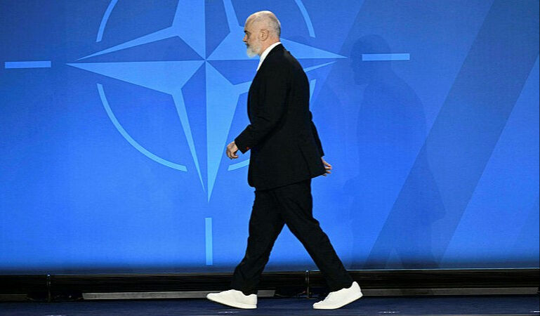 Karşılamaya damga vuran ayakkabılar! Cumhurbaşkanı Erdoğan görünce kendini tutamadı - 3. Resim