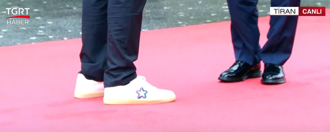 Karşılamaya damga vuran ayakkabılar! Cumhurbaşkanı Erdoğan görünce kendini tutamadı - 2. Resim