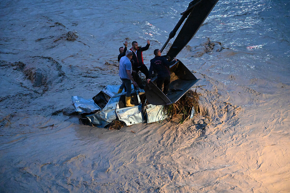 Osmaniye'de sel! Bülbül Deresi taştı: Araçlar sular altında kapıldı - 4. Resim