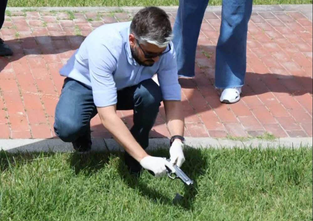 Parkta tabancayla vurulmuş halde bulundu! 